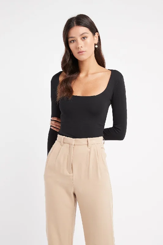 Laid-Back Elegance Riley Scoop Top
