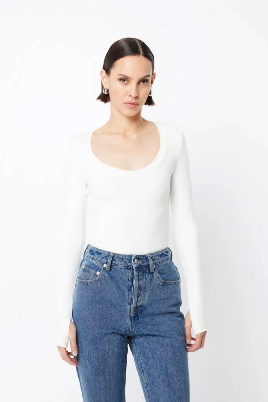Chic Wardrobe Essentials Mossman Lincoln Top - White Arriving Mid April
