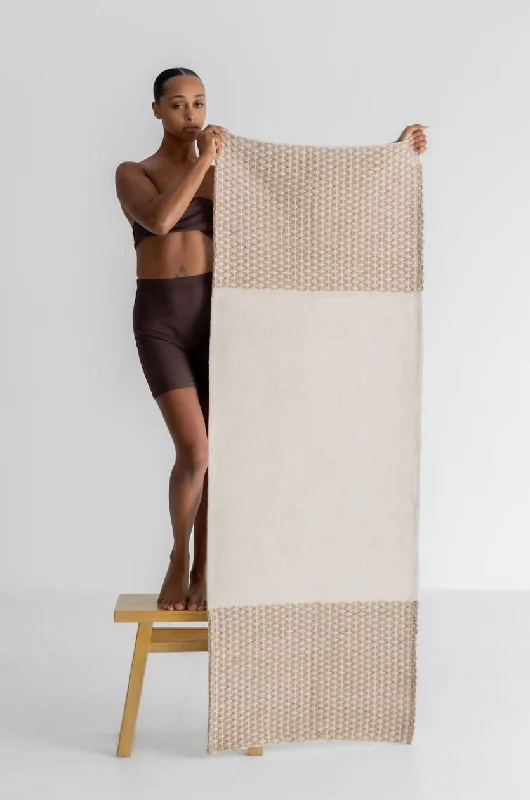 Deepen Your Practice With Budget-Friendly Accessories Diamond Yoga Mat - Clay & Cream 7mm Deepen Your Practice With Budget-Friendly Accessories Diamond Yoga Mat - Clay & Cream 7mm