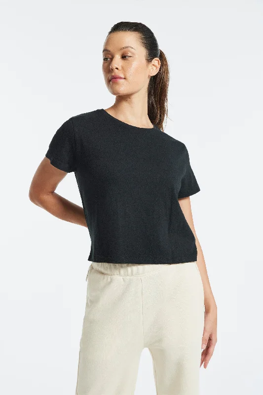 Look And Feel Your Best With Discounted Yoga Clothing Bowery Boxy Weekend Cotton Tee - Black Look And Feel Your Best With Discounted Yoga Clothing Bowery Boxy Weekend Cotton Tee - Black