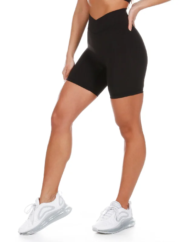 Find Your Perfect Fit With Discounted Yoga Outfits Cross Over Shorts - Black